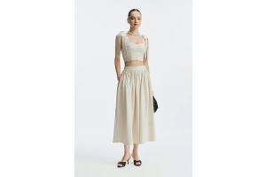 How to Style Maxi Skirts for Office and Smart Casual Outfits